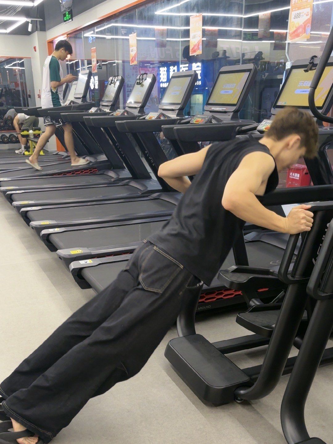 俯卧撑不服来战,就是练!