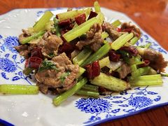土猪肉炒芹菜-苗湘食府(十年店)