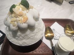 榴莲肉加榴莲冰淇淋-丹礼糖甜品