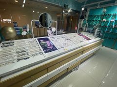 -英伦眼镜蔡司依视路折扣店(通州万达店)