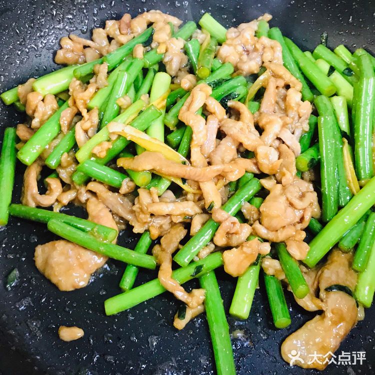 我家年菜之蒜苔炒肉，美味可口颜值高！