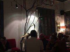 -Noir. Dining in the Dark