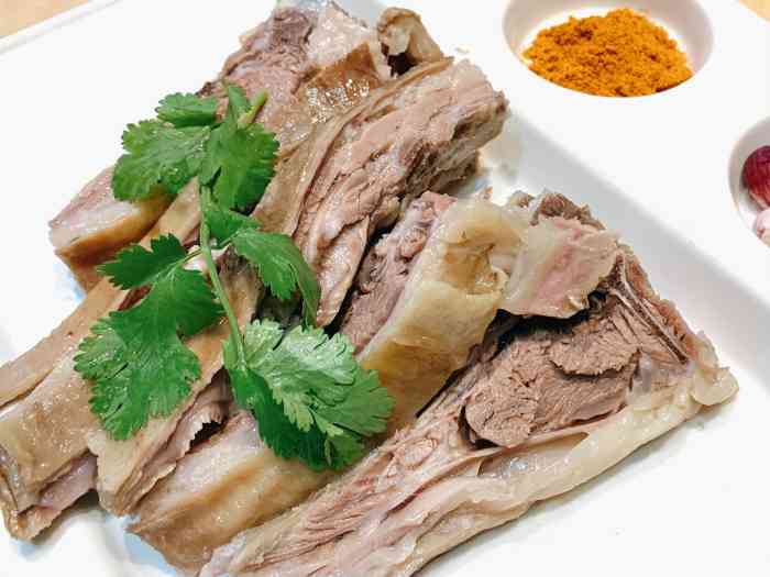 雅君羊羔肉(老字号七一路店)-"[薄荷]环境:真的好喜欢他家的环境,古.