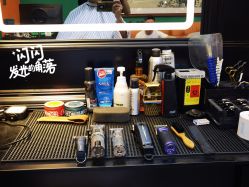 大厅-鸿運 BARBER SHOP男士理发馆