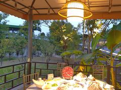 -茅草房·河畔园林火锅