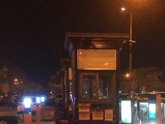 -奕欧来上海购物村停车场