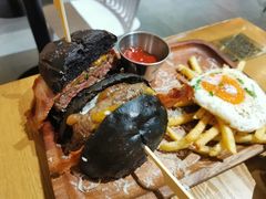 27&nbsp;牛肉汉堡-HELLO 27 意面·沙拉·帕尼尼