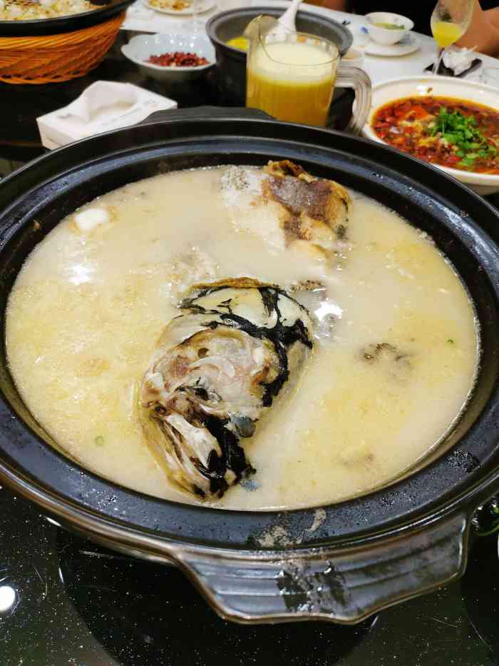香山湖百宴楼(马群花港店)-"上班摸鱼来写一下点评[呲牙]又多了一家.