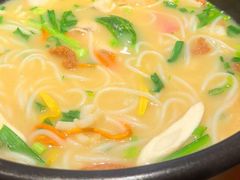 -银米·云南传统过桥米线(双廊黑金冠店)