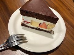 巧克力草莓蛋糕-black rainbow coffee