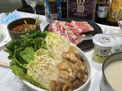 -红鼎豆捞·非遗鲍皇汤火锅(宝丰路店)