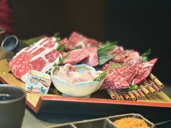 -铭牛烧肉·和牛海鲜自助(高新月牙湖店)