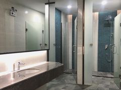 每间淋浴单独配更衣室-豪逸健体(中骏广场店)