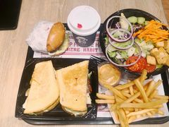 -The Habit Burger Grill 哈比特汉堡(爱琴海店)