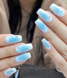 -花岐款式专研健康美甲沙龙