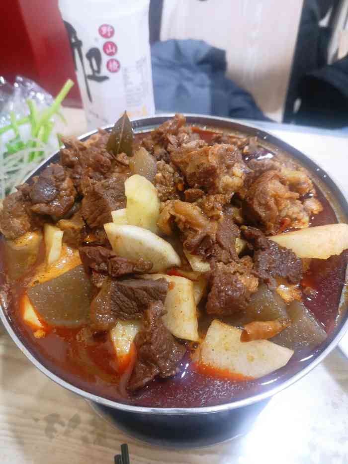 老歪边锅-"第一次吃老歪,我带闺女去的,点的微辣牛肉.