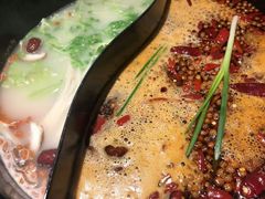 牛油麻辣鸳鸯锅-两三事小郡肝串串香火锅(桂庙店)