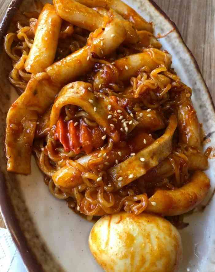 这家土大力面积不是很大,菜品的口味也一般,但这家的海鲜豆腐汤味道