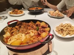沙湾大盘鸡-耶里夏丽·新疆菜·28年喀什老馆(田林东路店)
