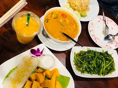-Dang restaurant (patong phuket)