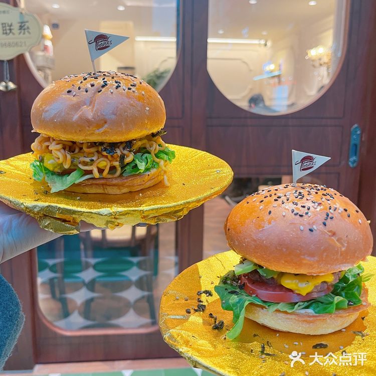 万物皆可火鸡面⁉️ 温州也有火鸡面汉堡了