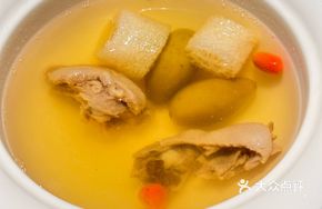 Old Duck Soup with Green Olives and Conch in Spring Water