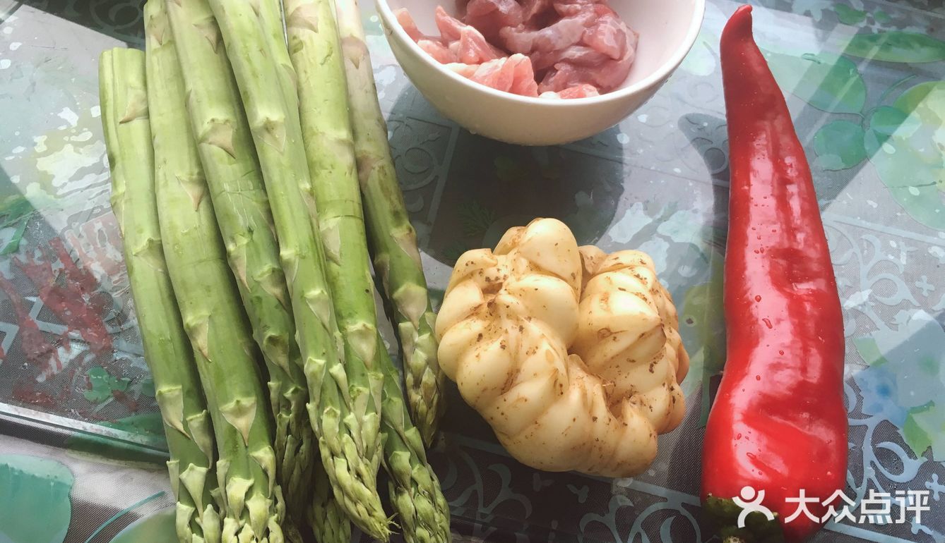 提高免疫力，增强食欲的菜式-芦笋百合辣椒炒瘦肉