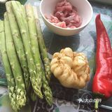 提高免疫力，增强食欲的菜式-芦笋百合辣椒炒瘦肉