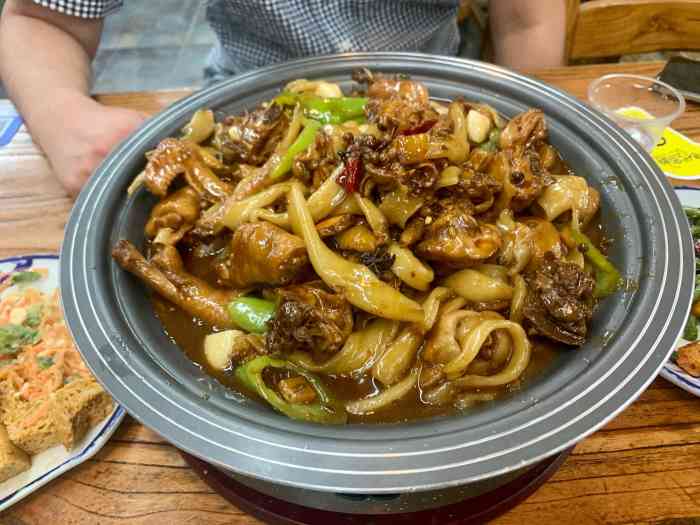 厨神帮面鱼炒鸡-"[薄荷]环境:之前就在正弘山工作过一段.