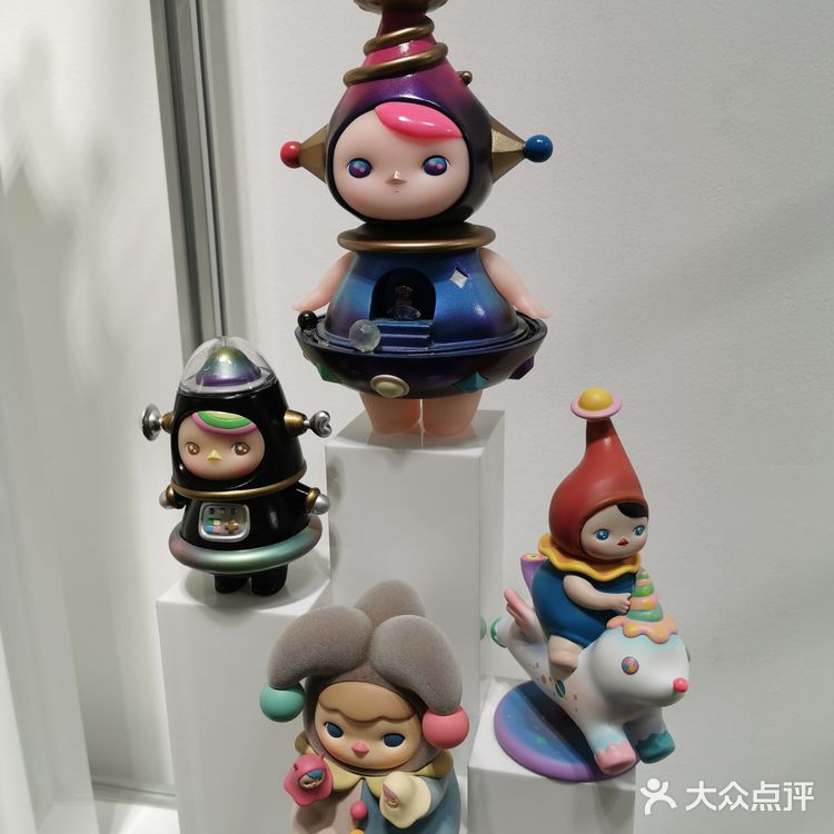 IFS国金中心DIMOO环游星海