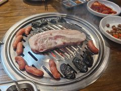 厚切五花肉-·缸桶屋·韩式牛肋条自助烤肉(西湖D11店)