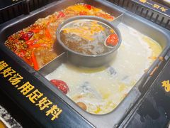 -老牌坊云南鱼豆花火锅(哈西万达店)