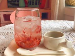 草莓苏打咖啡-MZ猫咖