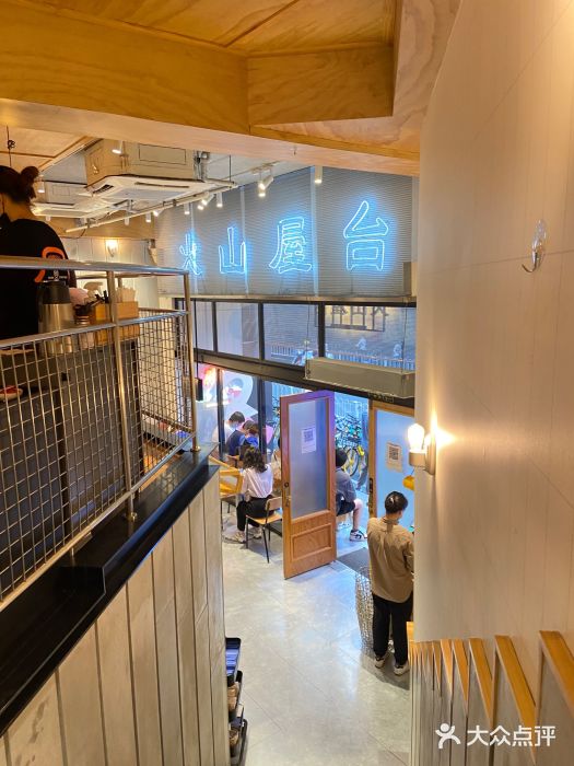 火山屋台(新街口创始店)面包甜点陈列柜图片