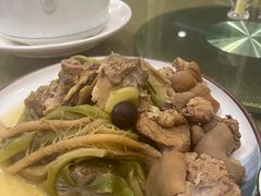 霸王花煲猪肘肉-正宗鸡饭粤香酒家(朱村店)