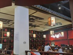 大堂-先启半步颠小酒馆(白麓里店)