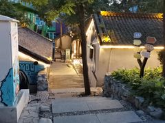 -百里峡七彩艺术小镇