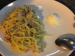 -Mamo Bar and Restaurant