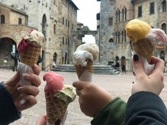 -Gelateria Dondoli