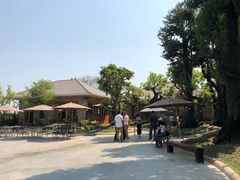 -Chom Cafe and Restaurant