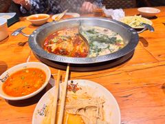 -东巴婆婆云南鱼豆花火锅(大东门店)