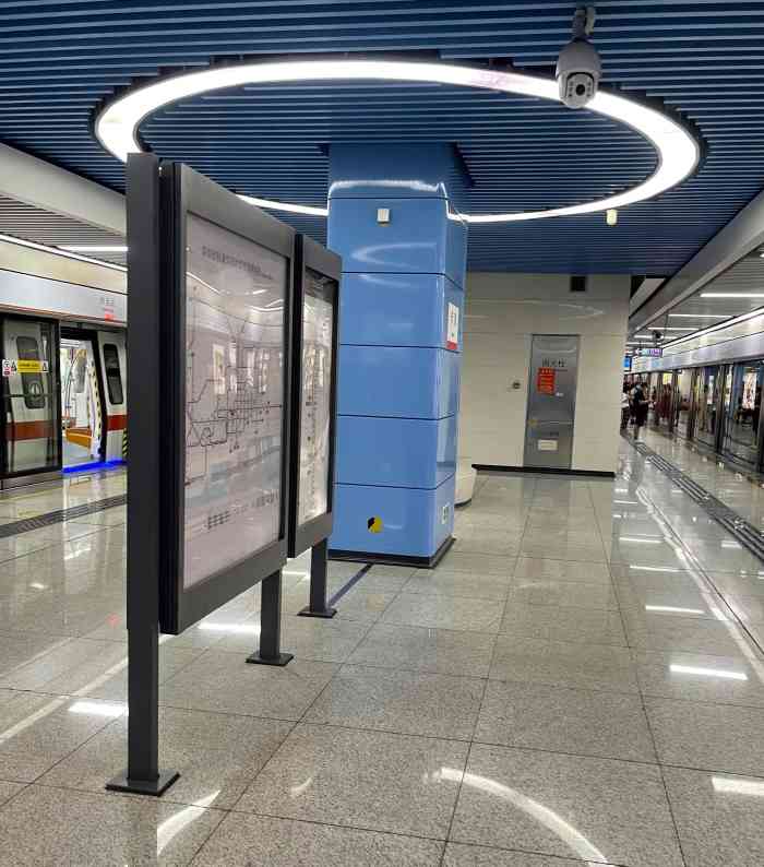 赤湾(地铁站)-"深圳5号线终点站 赤湾站干净得地板都能用.