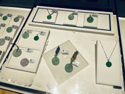 -北京七彩云南翡翠珠宝旗舰店(月坛店)