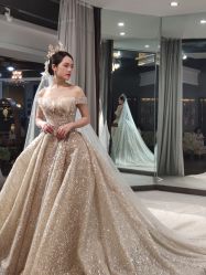 -艾米丽婚纱礼服