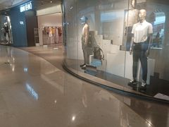 -URBAN REVIVO(高德置地广场·春广场店)