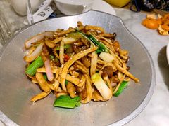 茶树菇小炒肉-小菜园新徽菜(常州金坛吾悦店)
