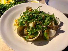 温热海鲜沙拉配牛油果-Mercato莫卡多露台餐厅与酒吧(K11店)