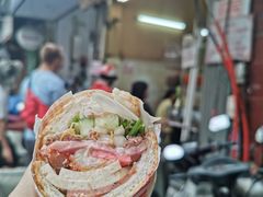 -Bánh Mì Huynh Hoa