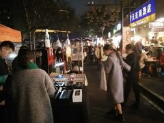 -吴山路夜市