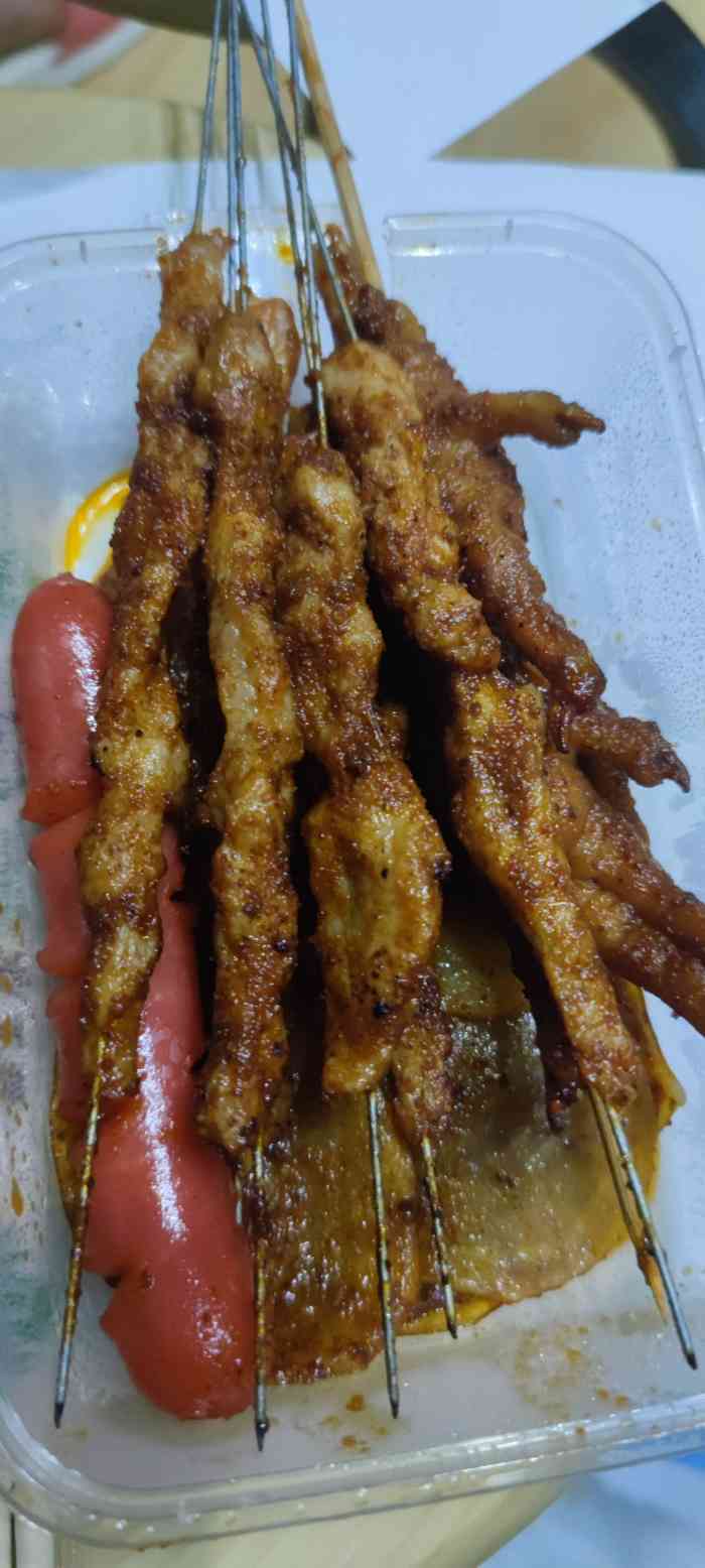 伍界烤串(汉口城市广场店)-"我觉得其实整体来说还不错我们买了一个双